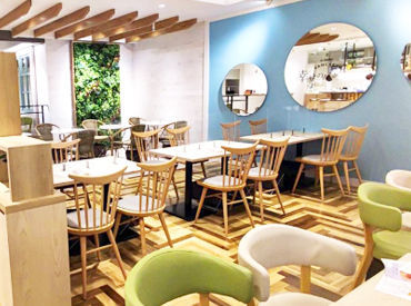 落ち着いた雰囲気のお洒落なお店★
「お客様が笑顔になる瞬間を近くで」
幸せを感じられるお仕事です!