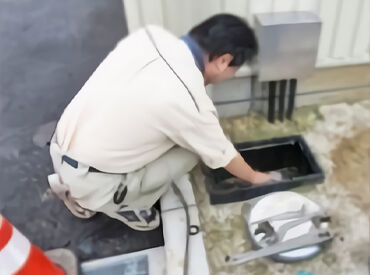 第一環境株式会社　岡崎事務所 水道工事が正しく完了しているかを確認！
初めは先輩スタッフと一緒に現場を回ります。