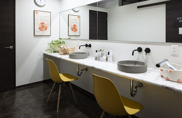 ○きれいな店舗での接客○
未経験から始めて、健康や陶板浴の知識をじっくり身につけられます◎