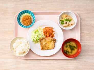 調理業務の経験があれば優遇◎
もちろん未経験でもOK！
1食300円のお得な食事補助あり♪