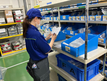 ＜カンタン作業！＞
写真の通り、台車を押しながら
決まった商品を棚からとるだけ◎
2～3日でお仕事は覚えられます！