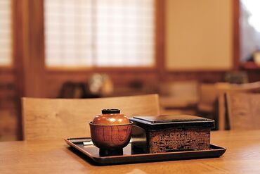 家族経営で歴史ある飲食店です。
アットホームで落ち着いた雰囲気なので
皆さん気持ちよく受け入れてくれますよ。