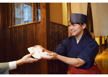 お客様は地元の常連の方が多め◎
温かくて居心地の良いお店です！
新人さんもすぐに馴染めること間違いなし♪
※画像はイメージ