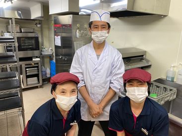 株式会社コスモプラン ※勤務地：ホームステーション府中 [125] 本格的な調理は社員（調理師）さんにおまかせ！
プロの作るお料理を間近で見れる現場◎