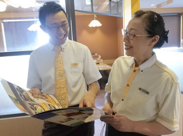香の川製麺 長吉店 ジョイフルに入って、楽しい仲間がたくさんできました！
学生・フリーター・主婦み～んな活躍中ですよ♪