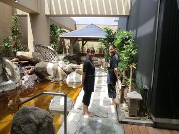 Spa LaQua　（スパ　ラクーア） スタッフ割あり★
その他割引、まかないも♪
ピアスもネイルもオシャレOK！