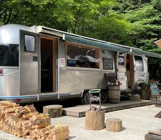 諸戸コーポレーション株式会社 ＼こんな方にオススメ／
・自然の中で働きたい！
・キャンプが好き！
・アウトドアの楽しさを広めたい！
年齢や経験は不問です◎