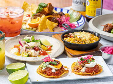 EL RINCON DE MEXICOLA(エル リンコン デ メヒコーラ)/408a 自慢のオープンキッチンで調理した
定番のタコスやワカモレ、さらにグリル料理の数々をご提供！