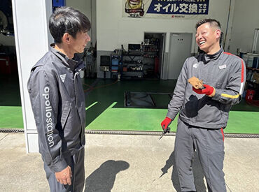 \学生さん歓迎!/
手厚いフォロー&温かい環境で初バイトでも無理なく始めやすいんです◎
シフトの融通も利きます★