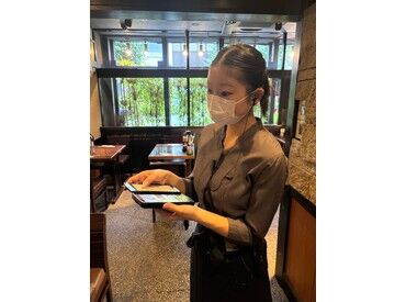 雷門き介浅草店 浅草駅A3出口から1分◎駅チカで通勤ラクラク！学校や用事の帰りにもそのまま働けます◎
雨や風が強い日もノンストレスです♪