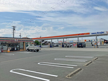 セブン-イレブン 松阪中道町店 安定の固定シフト◎
「小さい子供もいるし家庭優先で働きたい」「家事の合間にお小遣い稼ぎしたい！」
⇒そういった方も大歓迎！