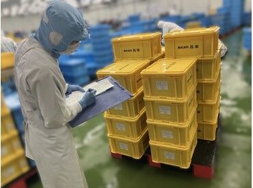 シャウエッセンや香薫などに使われる材料を加工する工場内で
ラベル貼りを中心にモクモク作業をお願いします！