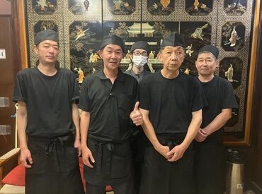 各種メディア取材多数！有名人も来店する注目店で正社員に♪未経験でも月給30万スタート◎