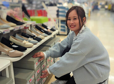 カジュアルからフェミニンまで
飽きのこない靴が、社割でお得！
学生さんの初バイトにもオススメ♪
