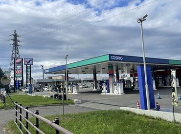 ★車好き必見のオシゴト★
マイカーの洗車はいつでも無料◎
ガソリン代・タイヤ等カー用品も
スタッフ特典で割引価格で利用OK!