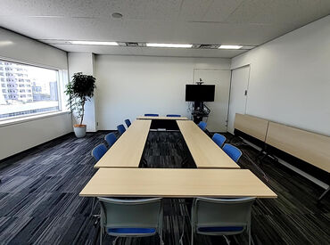 ゼンショーグローバルレストランホールディングス　CS室　【HD0003】 服装はオフィスカジュアルOK！
自分らしい格好で働けるのも魅力です☆
堅苦しい雰囲気はなく、
入社後もすぐに馴染めますよ◎