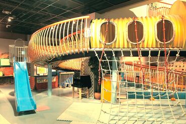 子どもたちに遊びと学びを提供してます◎
企画展や室内アスレチックで来場されたお客様をおもてなし！