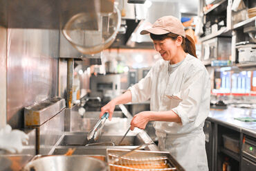 白州蒸溜所内レストラン/2451-1-k ※実際の制服とは異なります
南アルプスの麓にあり
ウイスキーを愉しめる場所として
たくさんのお客様がご来場しています。