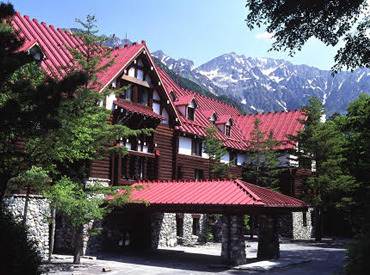 上高地帝国ホテル　 赤い屋根が特徴的な、長野の大自然に囲まれた雰囲気のあるホテルです♪
写真は【上高地帝国ホテル】です！