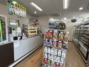 ファミリーマート三菱ケミカル海山道店 オフィス内だから落ち着いた雰囲気♪
短時間勤務OK！
久しぶりのお仕事復帰にもピッタリです◎