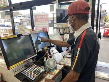 ガソリンスタンドの勤務が未経験でも大歓迎！
仲良しなスタッフたちが待ってます◎