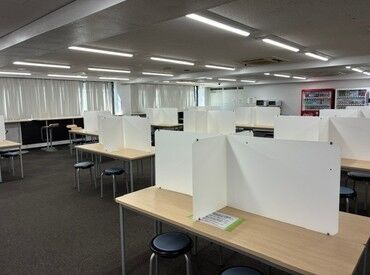 休憩室も完備！
自動販売機や電子レンジも利用可能です◎
