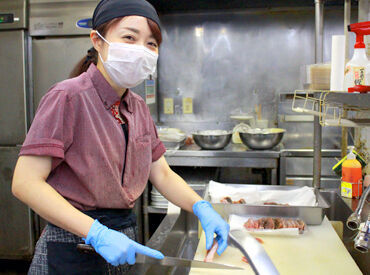 \仕込みスキルは、調理スキルUPにも/
まずは簡単なことから始めます◎
お寿司屋さんで様々な魚の捌き方が覚えられる♪