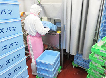 ＼主婦(夫)さん活躍中！／
週5勤務ですが、1日4h＆午後のみなので
ご家庭とも両立しながら無理なく続けられます♪