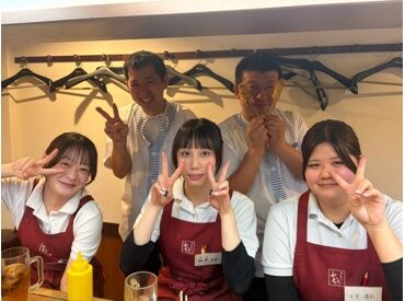 やきとりの名門秋吉 大津店 ＼初バイトならココが一番★／
スタッフ同士仲良しで楽しい♪まかないを食べながらおしゃべりも◎
店長も優しくて居心地抜群+*