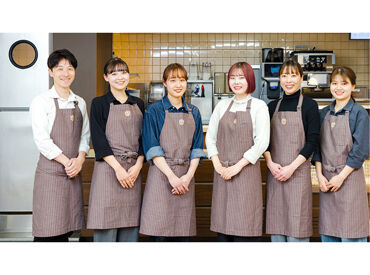 「わからない…どうしよう…。」困った時は先輩や周りのスタッフがすぐに駆けつけます★
チームワークを大切にしている環境◎