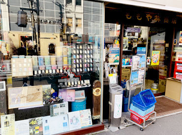 すすきのの街角にある清潔感のあるキレイなお店です
お客様は近隣の飲食店さんがメイン！
