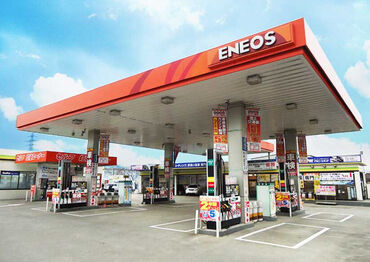 ENEOS 竹尾インター店／宮島石油販売株式会社 タイヤ交換、オイル交換、洗車など
の業務です◎
様々な車を間近で見られるので、
車好きにはたまらない♪*