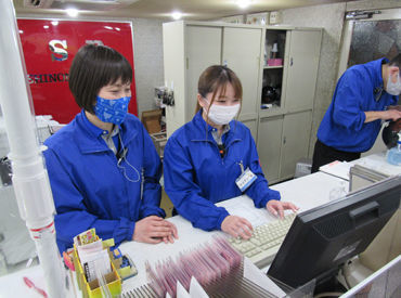 アピナボウル安曇野店 数人で一緒にお仕事するので、「お客様の質問に答えられなくてコマッタ…」そんな心配ありません★