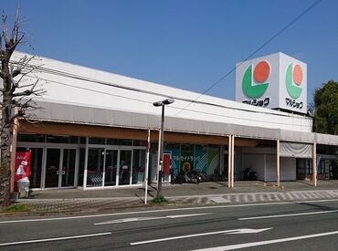 マルショク　保田窪店 学生・フリーター・主婦さん活躍中！
仕事内容もシンプルで
困っているとすぐ助けてくれる
スタッフ多数！
だから定着率も抜群◎