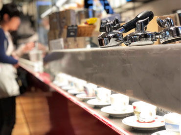 espressamente illy（エスプレッサメンテ イリー） 赤坂Bizタワー店 おしゃれ＆ゆったりくつろげる店内も大人気★
コーヒーの良い香りに包まれながらお仕事できますよ♪
駅チカで便利な立地です！