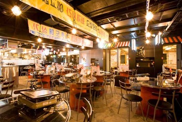 韓豚屋　銀座三丁目店 韓国料理・韓国の文化が好きな方にオススメ♪
K-POPを聞きながら楽しくお仕事！まかないは無料で◎