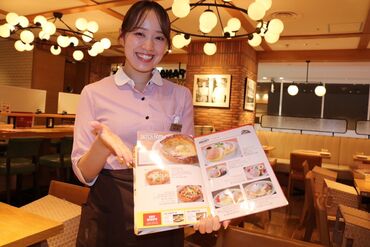 オシャレも楽しめる！
お店の雰囲気に合っていれば
髪色・ピアスOKです！
華美でないものでお願いします♪
あなたらしく働こう★