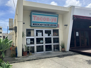 タコス屋 新都心店（Tacos-ya） 店内の壁には著名人のサインがたくさん♪
運がよければ有名人と会えるかも…！？