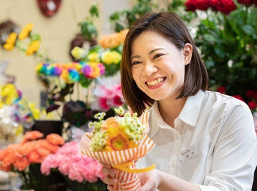 ≪Karendo≫にはカラフルなお花や雑貨がたくさん★*゜
ワクワク気分でお花を選ぶお客様を見てアナタも幸せ気分に♪
