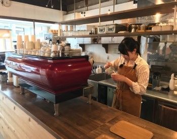 宮島珈琲　-MIYAJIMA COFFEE- 初バイトの方も大歓迎★彡
先輩スタッフが丁寧にサポートするので
安心してご応募くださいね！