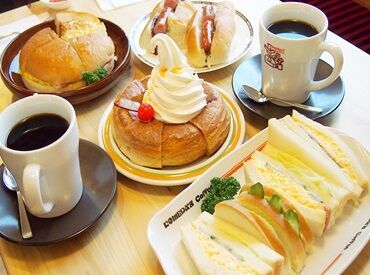 コメダ珈琲店 BRANCH博多パピヨンガーデン店 長年愛される珈琲や、パンケーキを社割で♪幸せ気分をお得に味わえるのもコメダ珈琲で働く魅力◎シフト相談もお気軽にどうぞ！