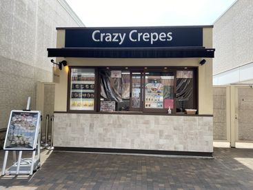 Crazy　Crepes（クレージークレープス）神戸三田プレミアム・アウトレット店 -★覚えてしまえば簡単★-
クレープ作りって難しそう…？
NO！一度作って覚えてしまえば簡単♪
先輩スタッフがフォローします◎