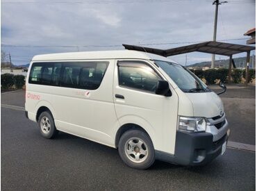 「ゼノ」少年牧場　あかつき 10人乗りの車両を運転して利用者さんを送迎◎
送迎以外の時間は洗車や清掃をお願いします！