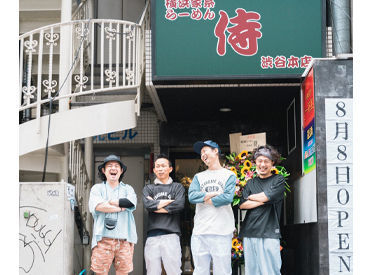 横浜家系らーめん侍 上野店 渋谷駅/上野駅すぐで通いやすさ抜群★
月給30万円以上からスタート！
芸能人来店やメディア取材殺到
ラーメン業界で"話題"のお店