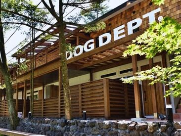 DOG DEPT GARDEN HOTEL軽井沢 全国にアパレルショップや
カフェ、ドッグラン・ホテルを展開★
かわいいグッズばかりで、出勤するだけでわくわく♪