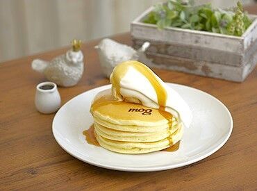 パンケーキカフェmog難波店 活気あふれるパンケーキ専門店！
常連も多くお客さんに大人気♪
スタッフもみんな仲良し☆
明るく楽しい職場です！