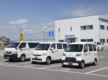 岡崎通運株式会社　安城東ロジネット・センター ＼安心できるサポート付き／
運転中も安心⇒カーナビ&ドラレコ付き◎
近隣のエリアだから長距離も少なく安心♪