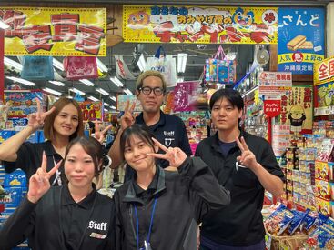 チャンプルー家（沖縄総合貿易グループ） ＊自慢はダントツで働き心地のよさ＊
バイトから続けて社員になったスタッフも！
達成金を目標にみんな一丸となって頑張れます！