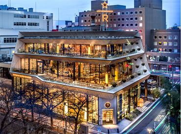 STARBUCKS RESERVE(R) ROASTERY TOKYO SNSでも話題になっている、
特別な空間で商品を提供している当店。
一杯のコーヒーを通してお客様に
感動の体験を提供します。