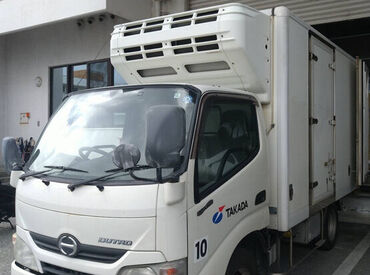 株式会社タカダ　沖縄DDC 4tトラックが運転できれば実務経験は不要◎
自社倉庫の2拠点間(5分程度)の距離です！
パレットや台車による横持です◎